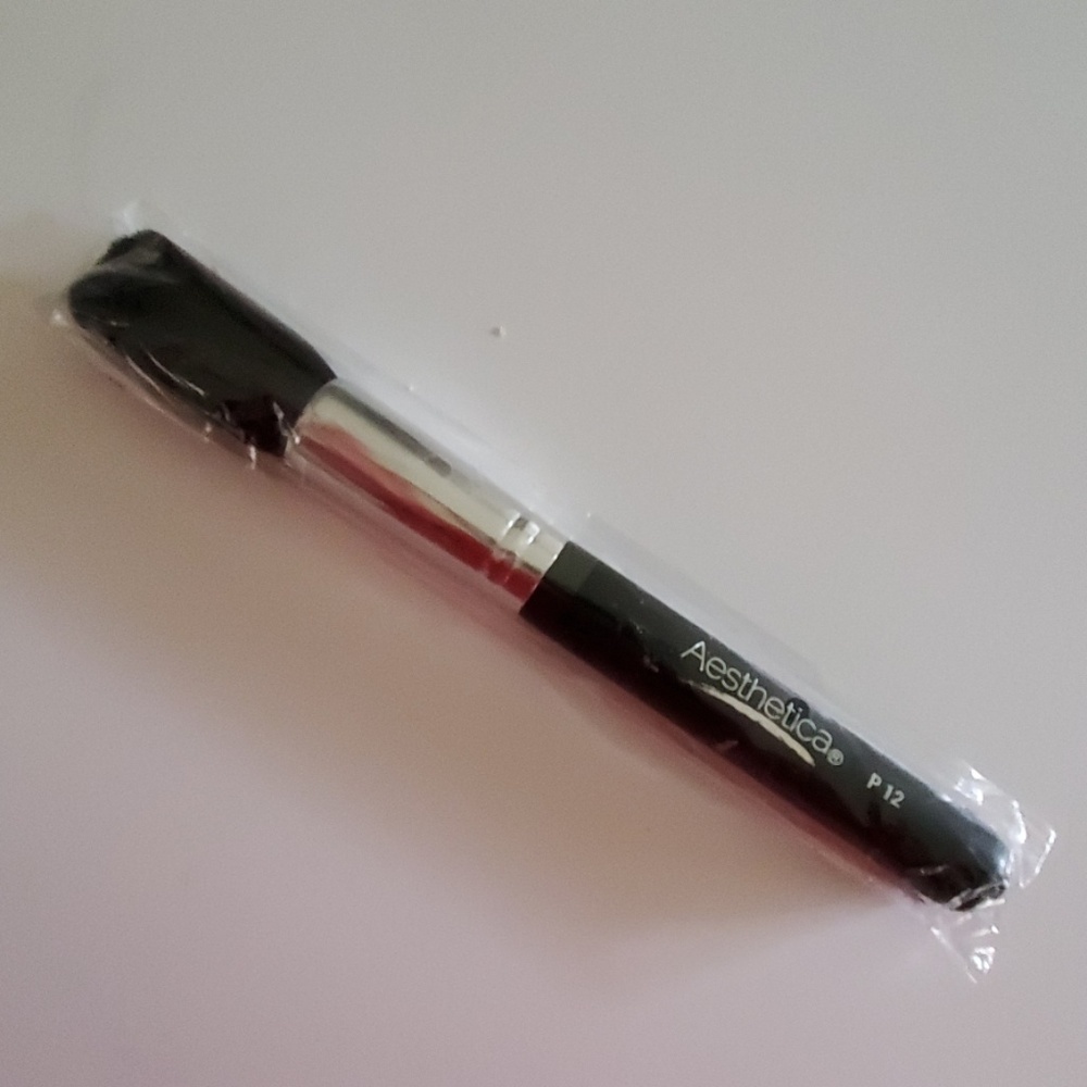 P 12 Makeup Brush